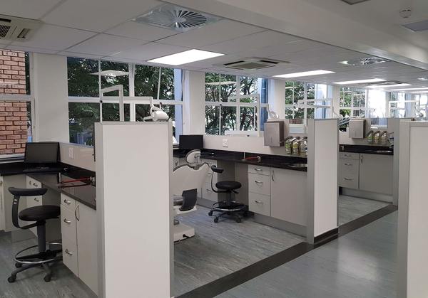 L'Università di Pretoria installa le tecnologie dentali di Dentsply Sirona